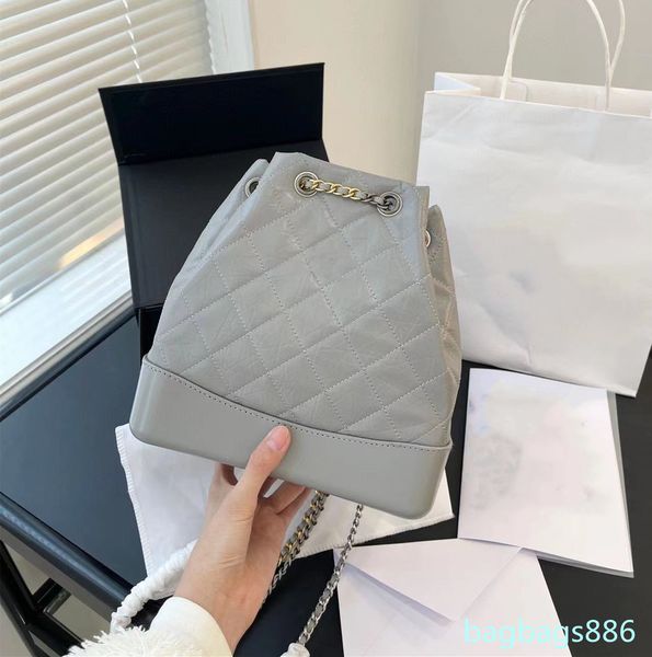 luxury women designer backpack bag high-capacity classic tie bag matelasse sewing leather fashion shopping sacoche suitcase with high qualit
luxury women designer backpack bag high-capacity classic tie bag matelasse sewing leather fashion shopping sacoche suitcase with high qualit