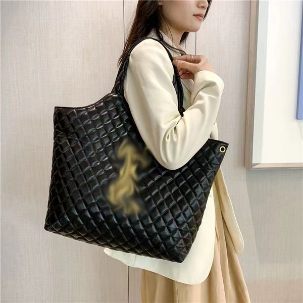 manufacturers direct sales of ringer handbag large capacity tote bag classic everything one shoulder mother-son bag
manufacturers direct sales of ringer handbag large capacity tote bag classic everything one shoulder mother-son bag