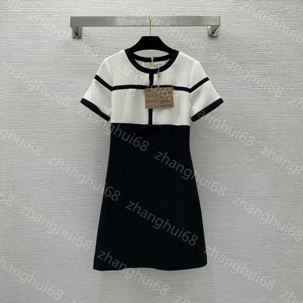 23ss womens designer clothing women dresses summer dress matching color slimming a-line skirt hem crewneck short-sleeved dress womens clothi, Black;gray
23ss womens designer clothing women dresses summer dress matching color slimming a-line skirt hem crewneck short-sleeved dress womens clothi, Black;gray