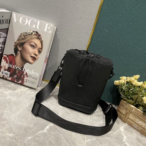 fashion designer m82248 shoulder bag purse noe men's cowhide embossed pattern leather cross body drawstring canvas handbags
fashion designer m82248 shoulder bag purse noe men's cowhide embossed pattern leather cross body drawstring canvas handbags