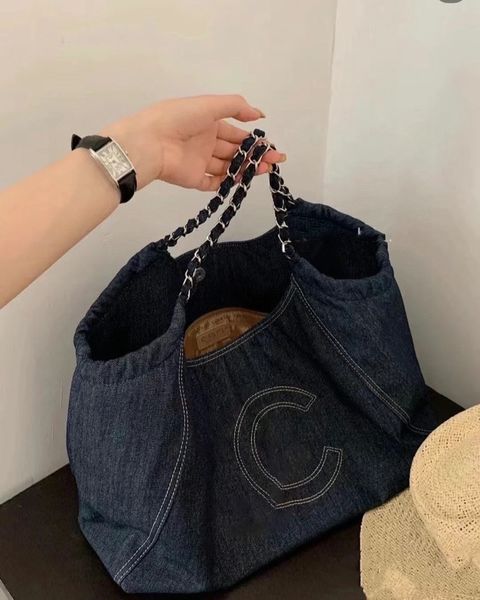 luxury handbag designer shopping bag beach bag fashion denim bag leather super soft low-key luxury large capacity handbag portable can be ca
luxury handbag designer shopping bag beach bag fashion denim bag leather super soft low-key luxury large capacity handbag portable can be ca