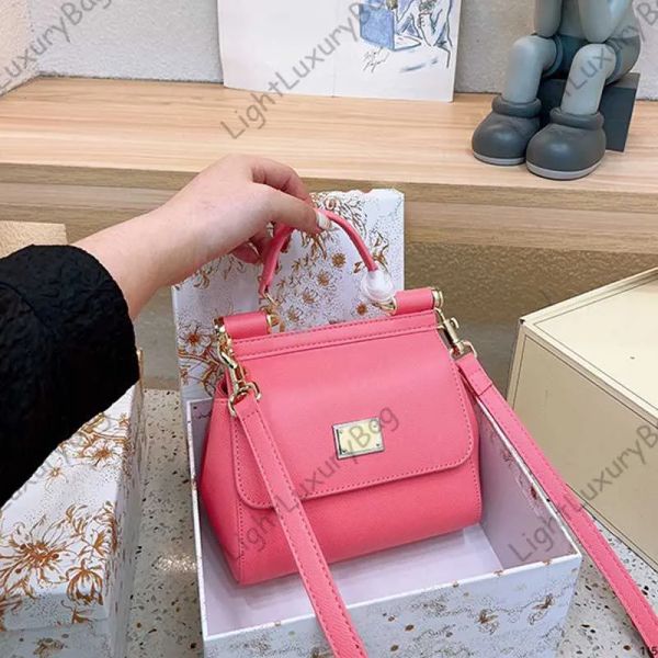 2023 new designer shoulder bag women purse flap handbag designesr crossbody bags lady fashion leather handbags removable shoulders strap
2023 new designer shoulder bag women purse flap handbag designesr crossbody bags lady fashion leather handbags removable shoulders strap