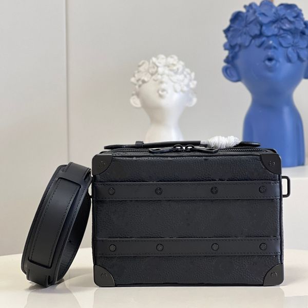 luxurys handle soft trunk handbag m59163 m45935 classic handbags 21.5cm men shoulder designer handbags embossing box bag rivet purse wallet
luxurys handle soft trunk handbag m59163 m45935 classic handbags 21.5cm men shoulder designer handbags embossing box bag rivet purse wallet