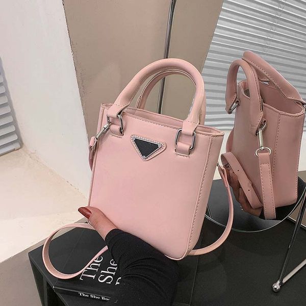 women's bag summer fashionxiaoxiangfeng mini bucket bag camera bag wide strap one shoulder versatile messenger bags
women's bag summer fashionxiaoxiangfeng mini bucket bag camera bag wide strap one shoulder versatile messenger bags