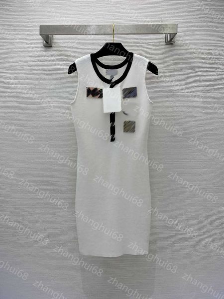23ss women dresses summer dress womens designer clothing sequin embroidery logo color bump buckle front crewneck sleeveless knitted dress wo, Black;gray
23ss women dresses summer dress womens designer clothing sequin embroidery logo color bump buckle front crewneck sleeveless knitted dress wo, Black;gray
