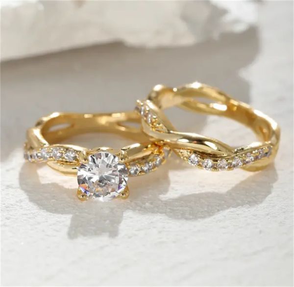 2pcs 18k gold plated golden twist round cut white zircon finger ring set classic design engagement wedding party holiday for women bride gir, Golden;silver
2pcs 18k gold plated golden twist round cut white zircon finger ring set classic design engagement wedding party holiday for women bride gir, Golden;silver