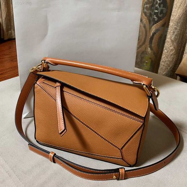 Leather Geometric Bag High Quality Single Shoulder Crossbody Splicing Color Bump Portable Women's Fashion Ringer, White
Leather Geometric Bag High Quality Single Shoulder Crossbody Splicing Color Bump Portable Women's Fashion Ringer, White