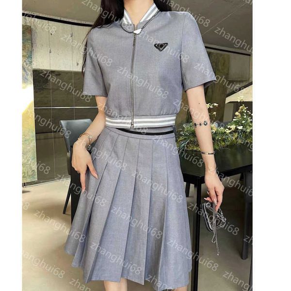 23ss skirt set womens designer clothing letter short sleeve zipper coat high waist pleated short half skirt sets womens clothing a1, White
23ss skirt set womens designer clothing letter short sleeve zipper coat high waist pleated short half skirt sets womens clothing a1, White