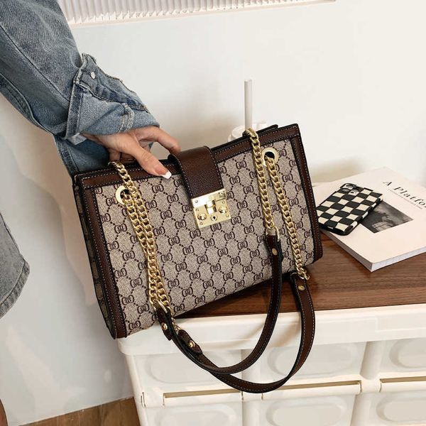 50% off 2023 fashion hand fashionable large-capacity printed tote new fashion leisure chain single shoulder underarm bag
50% off 2023 fashion hand fashionable large-capacity printed tote new fashion leisure chain single shoulder underarm bag