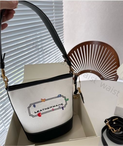 2023 luxurys designers bags women ss21 field totes leather nylon bag should have leader handbag designer selling lady cross body chain bucke
2023 luxurys designers bags women ss21 field totes leather nylon bag should have leader handbag designer selling lady cross body chain bucke