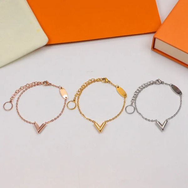 luxury designer bracelets chain elegant women's letter pendant clover bracelet wedding design jewelry, Black
luxury designer bracelets chain elegant women's letter pendant clover bracelet wedding design jewelry, Black
