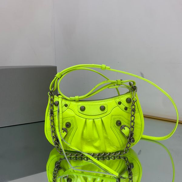 mini crescent chain exquisite 2023 new fashion casual women's bag shoulder crossbody bag
mini crescent chain exquisite 2023 new fashion casual women's bag shoulder crossbody bag