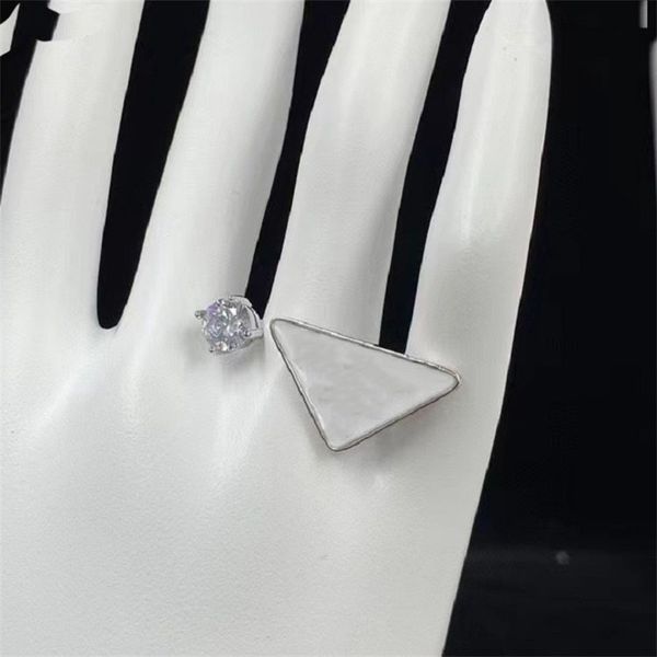 luxury design rings for womans inverted triangle letter designers ring trendy personality rings designer jewelry with logo dropshipping, Golden;silver
luxury design rings for womans inverted triangle letter designers ring trendy personality rings designer jewelry with logo dropshipping, Golden;silver