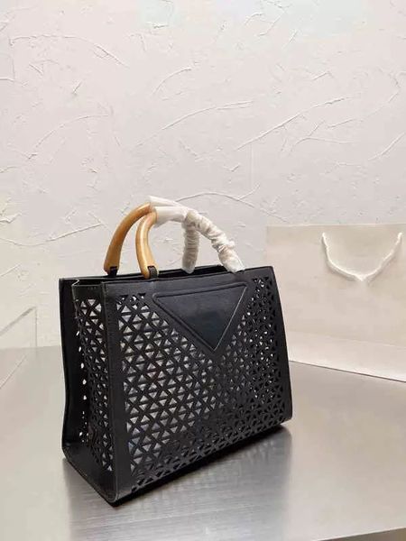 summer high capacity tote bags women fashion beach handbag shoulder hollow out leather luxury designer female shopping packs 220310, Black;red
summer high capacity tote bags women fashion beach handbag shoulder hollow out leather luxury designer female shopping packs 220310, Black;red