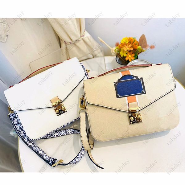 designer messenger bag women shoulder bag, fashionable handbag, canvas material with cowhide trim, shiny metal accessories, multiple practic
designer messenger bag women shoulder bag, fashionable handbag, canvas material with cowhide trim, shiny metal accessories, multiple practic