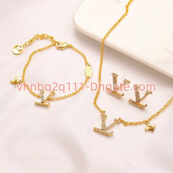 womens brand earrings designers letter ear stud bracelet necklace 18k gold plated crystal geometric earring for wedding party, Red;brown
womens brand earrings designers letter ear stud bracelet necklace 18k gold plated crystal geometric earring for wedding party, Red;brown