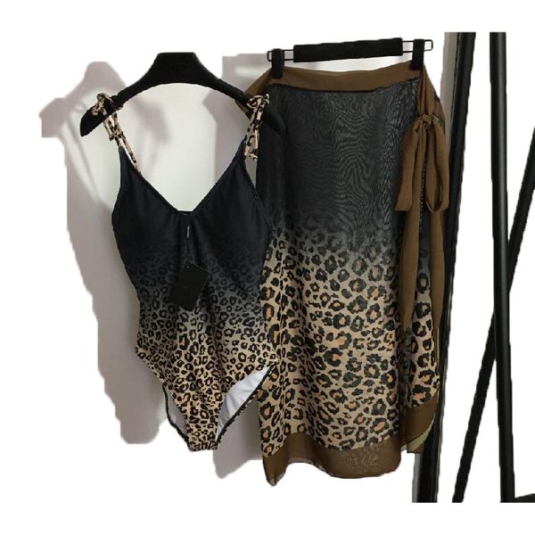 23ss new summer classic womens bikini set vintage print strap one piece swimwear conservative flesh shield beach skirt designers women dress, White;black
23ss new summer classic womens bikini set vintage print strap one piece swimwear conservative flesh shield beach skirt designers women dress, White;black