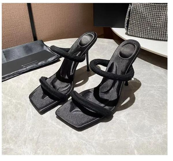 2023 the latest fashion high-quality slippers women's designer shoes comfortable foot pads high-heeled shoes leisure outdoor distributi, Black
2023 the latest fashion high-quality slippers women's designer shoes comfortable foot pads high-heeled shoes leisure outdoor distributi, Black
