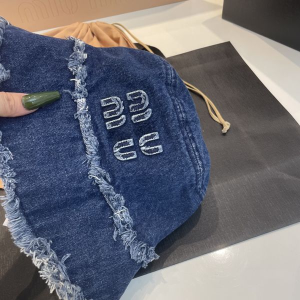 2023 designer cap hats bucket hat luxury hat women men fashion denim raw edge letter embroidery fashion sunshade hat casual couple hat summe, Blue;gray
2023 designer cap hats bucket hat luxury hat women men fashion denim raw edge letter embroidery fashion sunshade hat casual couple hat summe, Blue;gray