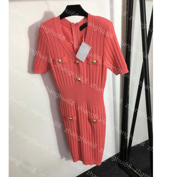 23ss womens designer clothing women dresses summer dress lion head gold buckle bump color v-neck retraction waist short sleeve knitted dress, Black;gray
23ss womens designer clothing women dresses summer dress lion head gold buckle bump color v-neck retraction waist short sleeve knitted dress, Black;gray