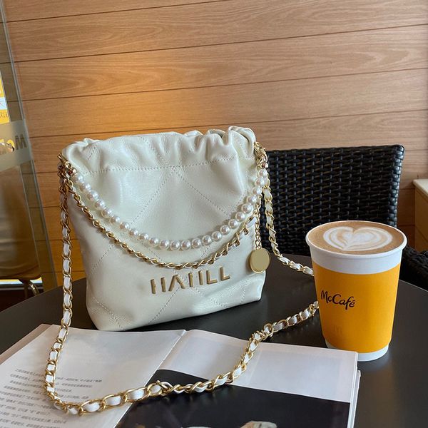 designer pearl chain hanlde tote 22 shopping bags classic diamond lattice gold metal hardware matelasse crossbody shoulder handbags lambskin
designer pearl chain hanlde tote 22 shopping bags classic diamond lattice gold metal hardware matelasse crossbody shoulder handbags lambskin