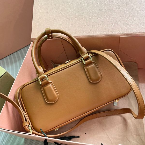luxury designer boston bag fashion shopping bag crossbody bag zipper inner bag women's genuine leather pillow bag travel bag
luxury designer boston bag fashion shopping bag crossbody bag zipper inner bag women's genuine leather pillow bag travel bag