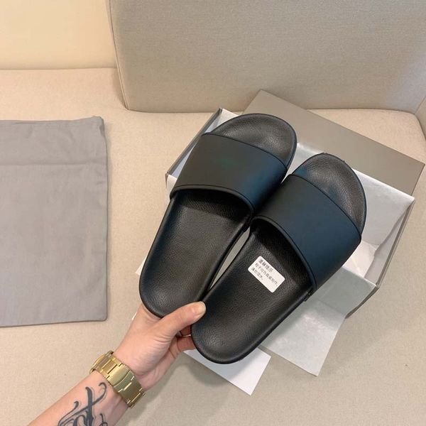 designer sandals womens calf leather slippers luxury enamel coated metal leather sole fashion versatile beach sandals 35-45, Black
designer sandals womens calf leather slippers luxury enamel coated metal leather sole fashion versatile beach sandals 35-45, Black