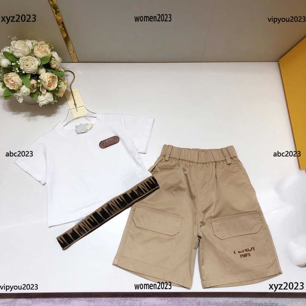 luxury tracksuits kids designer clothes t-shirt set size 110-160 cm 2pcs letter printed ribbon t-shirt and pocket decorative shorts, White
luxury tracksuits kids designer clothes t-shirt set size 110-160 cm 2pcs letter printed ribbon t-shirt and pocket decorative shorts, White