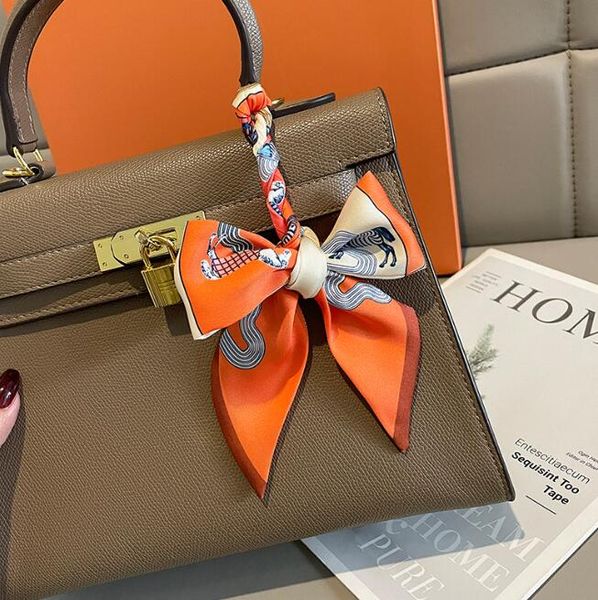 23style Fashion Designer Stripe Print Bags Scraf Silk Scarves Handle Bag Bandanas Luggage Lady Wedding Muffler France Wallet Purse Handbag ASO2
23style Fashion Designer Stripe Print Bags Scraf Silk Scarves Handle Bag Bandanas Luggage Lady Wedding Muffler France Wallet Purse Handbag ASO2