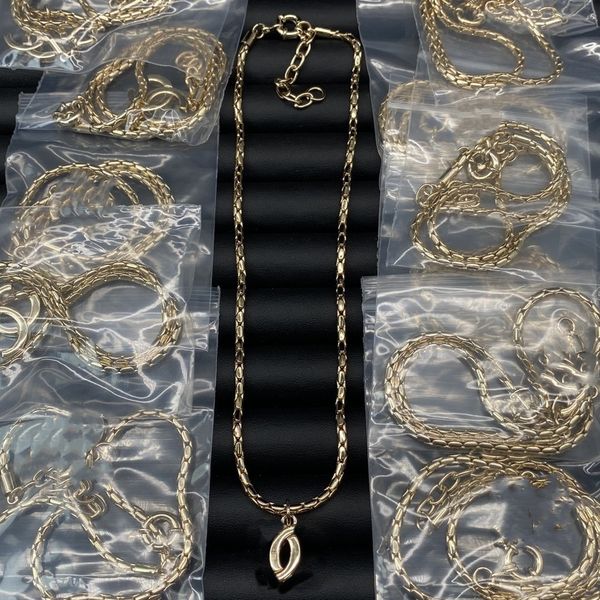 pendant necklace channel necklace gold chain style luxury designer brand women's fashion jewelry, Silver
pendant necklace channel necklace gold chain style luxury designer brand women's fashion jewelry, Silver