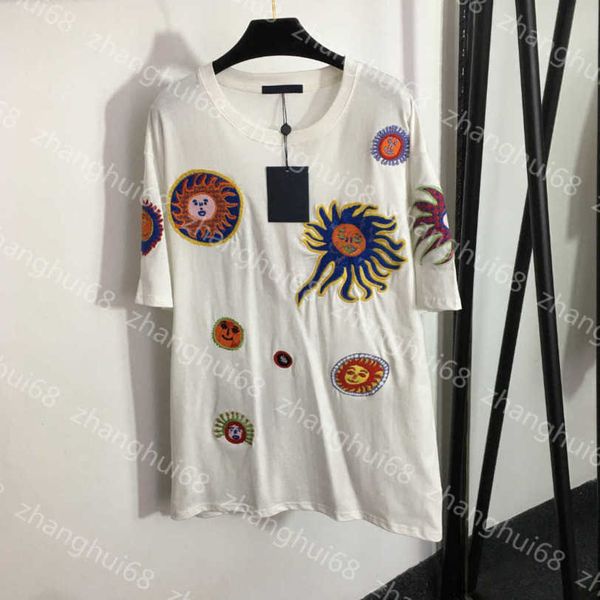 23ss womens t-shirt tee t shirt womens designer clothing round neck pure cotton cartoon sun embroidery pattern short sleeve t-shirt womens c, White
23ss womens t-shirt tee t shirt womens designer clothing round neck pure cotton cartoon sun embroidery pattern short sleeve t-shirt womens c, White
