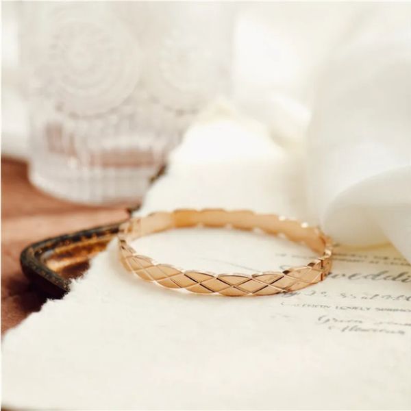 sterling silver cross checkered x classic texture buckle bracelet , suitable for women's universal gold-plated color protection, Golden;silver
sterling silver cross checkered x classic texture buckle bracelet , suitable for women's universal gold-plated color protection, Golden;silver