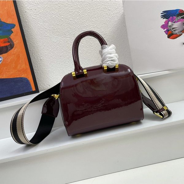 designer tote bags mini handbag women's shoulder crossbody bag cowhide pillow wallet smooth leather metal letter messenger bag fashion
designer tote bags mini handbag women's shoulder crossbody bag cowhide pillow wallet smooth leather metal letter messenger bag fashion