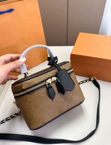 2023 new style designers makeup bag women old flower make up bags designer pouch fashion designer cosmetic wash handbags shoulder purse
2023 new style designers makeup bag women old flower make up bags designer pouch fashion designer cosmetic wash handbags shoulder purse