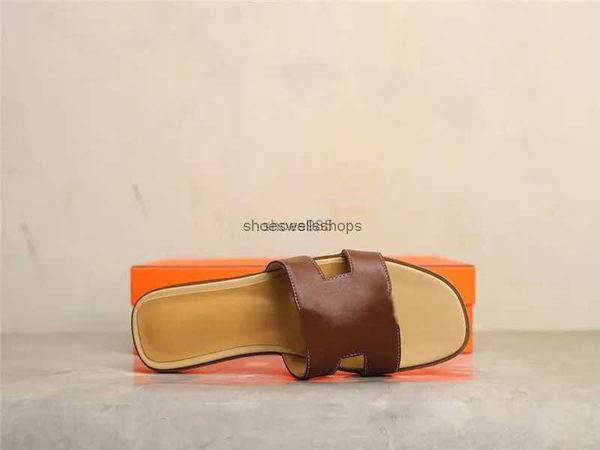 2021 designers women sandals brand slippers summer flat leather slides with box dust bag beach party wedding designer shoes, Black
2021 designers women sandals brand slippers summer flat leather slides with box dust bag beach party wedding designer shoes, Black