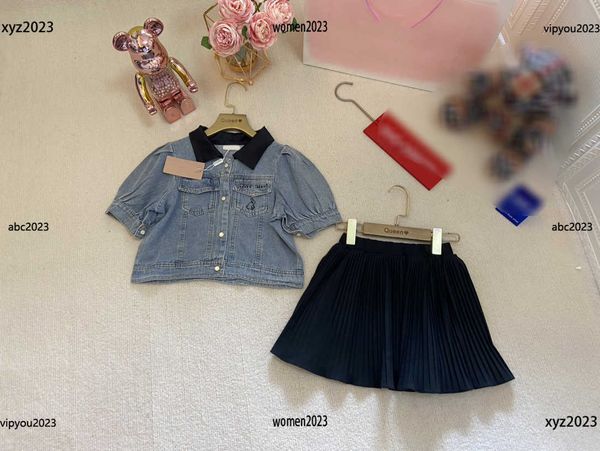 luxury tracksuits kids designer clothes baby coat set size 90-140 cm single breasted lapel denim jacket and solid pleated skirt, White
luxury tracksuits kids designer clothes baby coat set size 90-140 cm single breasted lapel denim jacket and solid pleated skirt, White