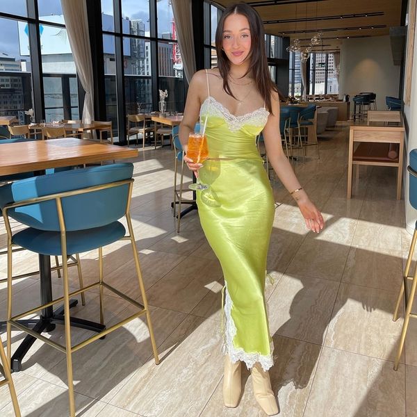 two piece dress combhasaki women y2k 2pcs satin skirt suit sleeveless floral lace trim patchwork sling vest long split hem 230512, White
two piece dress combhasaki women y2k 2pcs satin skirt suit sleeveless floral lace trim patchwork sling vest long split hem 230512, White