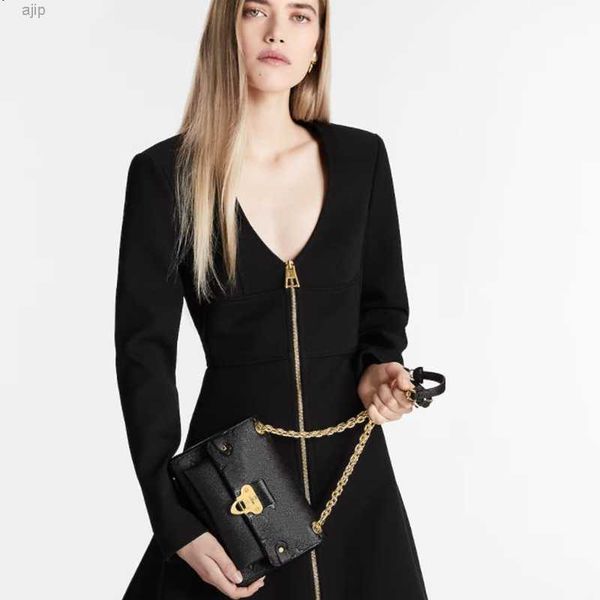 10a designer bag women 20.5 cm embossed leather detachable zipper clever use of adjustable shoulder strap hand cross body lv039
10a designer bag women 20.5 cm embossed leather detachable zipper clever use of adjustable shoulder strap hand cross body lv039
