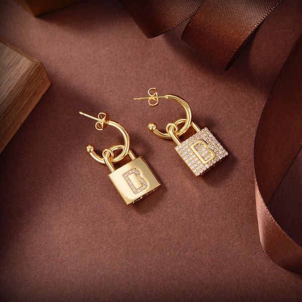 2023 high luxury letter b stud women designer europe america style studs fashion balencaigaies couple personality earrings ab1a, Golden;silver
2023 high luxury letter b stud women designer europe america style studs fashion balencaigaies couple personality earrings ab1a, Golden;silver