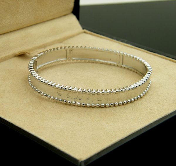 woman van bangle clover bracelets designer fashion luxury jewelry women high-quality gold chain bracelet woman 00, Black
woman van bangle clover bracelets designer fashion luxury jewelry women high-quality gold chain bracelet woman 00, Black
