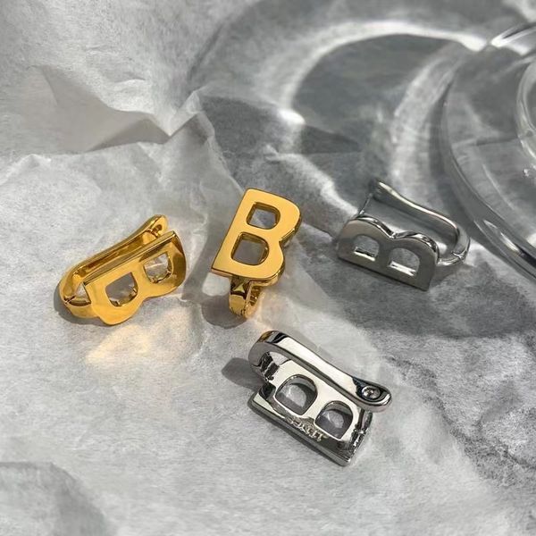 luxury brand, exquisite, minimalist, fashionable, women's earrings, jewelry gifts, senior designers, senior design, Golden
luxury brand, exquisite, minimalist, fashionable, women's earrings, jewelry gifts, senior designers, senior design, Golden