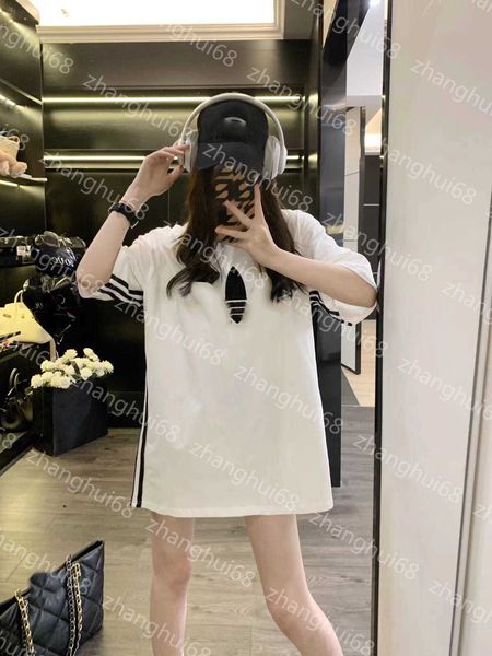 23ss womens designer clothing womens t-shirt tee t shirt round neck pure cotton brush embroidery stripe matching color short sleeve t-shirt, White
23ss womens designer clothing womens t-shirt tee t shirt round neck pure cotton brush embroidery stripe matching color short sleeve t-shirt, White