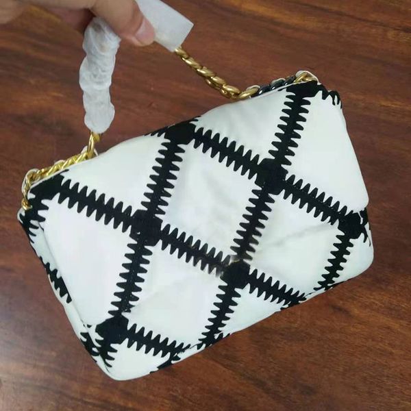 19 genuine leather womens calfskin bags wool crocheted checkered shoulder gold chain totes crossbody shoulder embossed zipper decorate desig
19 genuine leather womens calfskin bags wool crocheted checkered shoulder gold chain totes crossbody shoulder embossed zipper decorate desig