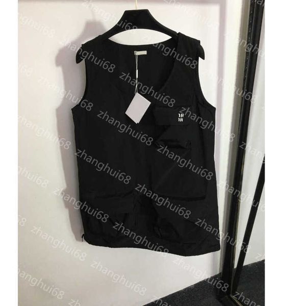 23ss women dresses summer dress womens designer clothing three pocket casual straight sleeveless vest dress womens clothing a1, Black;gray
23ss women dresses summer dress womens designer clothing three pocket casual straight sleeveless vest dress womens clothing a1, Black;gray