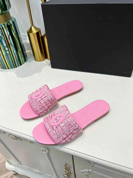 r slippers channel women's fashion luxury sandals summer casual flat slide slippers x703, Black
r slippers channel women's fashion luxury sandals summer casual flat slide slippers x703, Black