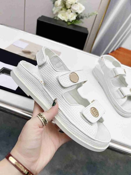 designer outdoor beach shoes channel summer luxury women's slide cc classic sandals flip fashion casual leather slippers x332
designer outdoor beach shoes channel summer luxury women's slide cc classic sandals flip fashion casual leather slippers x332