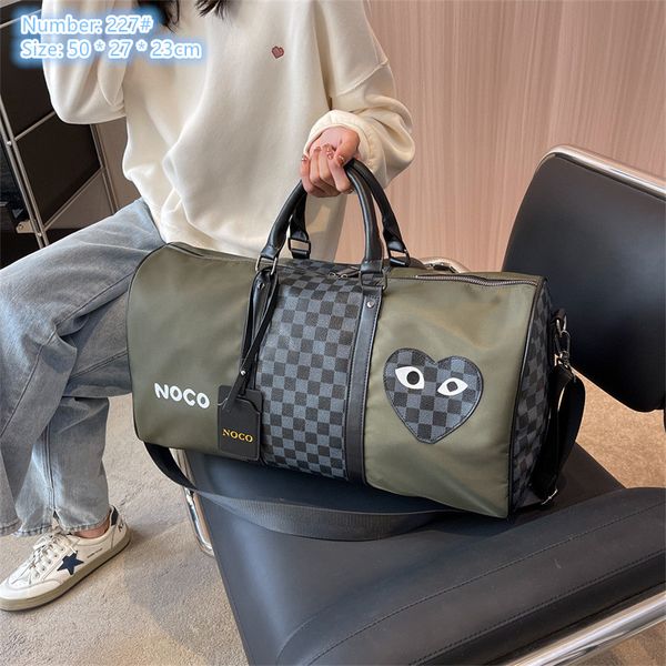 wholesale ladies shoulder bags 2 colors street personality stitching fashion handbag across the lightweight wear-resistant outdoor sports le
wholesale ladies shoulder bags 2 colors street personality stitching fashion handbag across the lightweight wear-resistant outdoor sports le