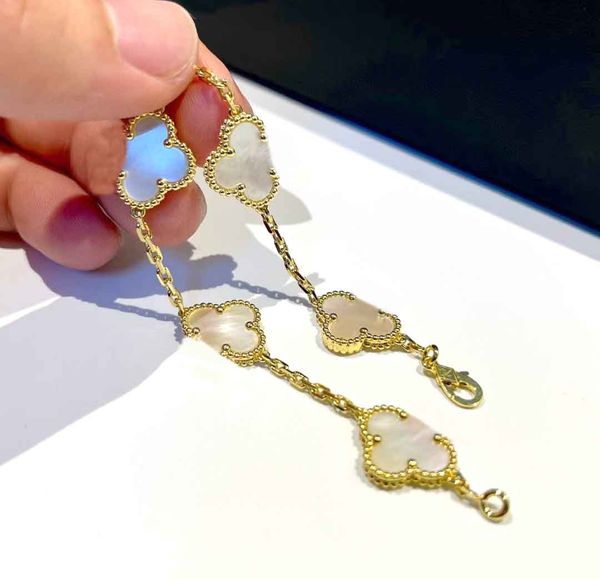 2023 luxury quality s925 silver charm bracelet with nature shell beads in gold plated have box stamp five flowers design ps5097, Golden;silver
2023 luxury quality s925 silver charm bracelet with nature shell beads in gold plated have box stamp five flowers design ps5097, Golden;silver