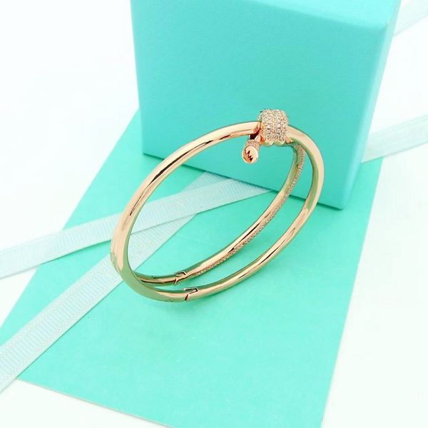 luxury designer knot bracelet set classic european and american women's bracelet valentine's day gift 316l stainless steel jewelry, Golden;silver
luxury designer knot bracelet set classic european and american women's bracelet valentine's day gift 316l stainless steel jewelry, Golden;silver