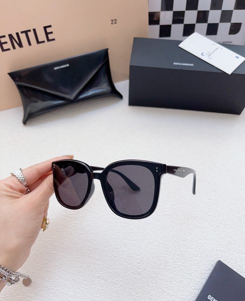 high-quality polarized sunglasses for men and women korean version of the trend-setter beach leisure fashion sunglasses atmosphere multi-col, White;black
high-quality polarized sunglasses for men and women korean version of the trend-setter beach leisure fashion sunglasses atmosphere multi-col, White;black